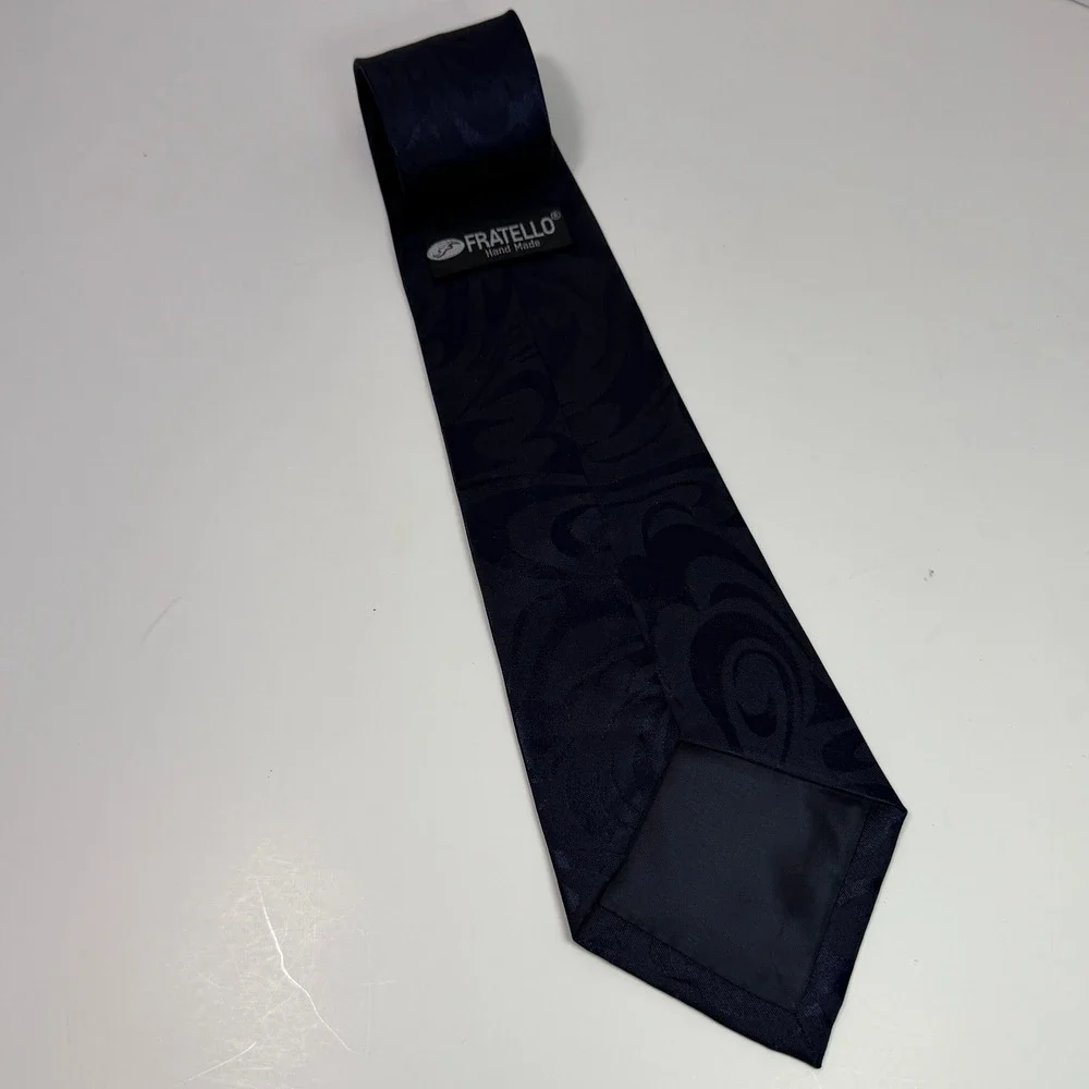 Fratello necktie features